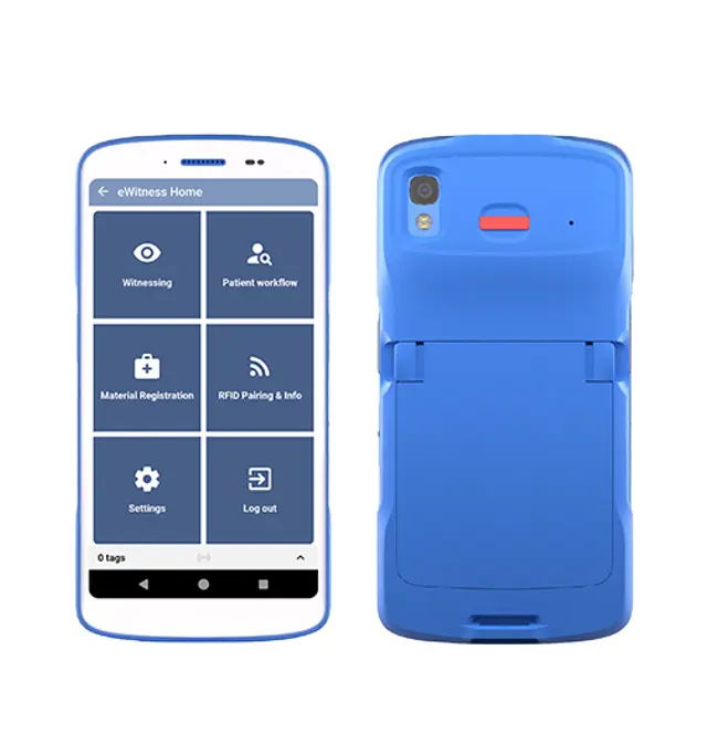 Vue studio du terminal de traçabilité électronique eWitness®. La partie gauche montre l'interface logicielle de l'application, tandis que la partie droite montre la coque de protection bleue de l'appareil.